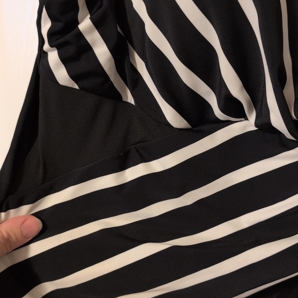 Meet.Curve Black and White Striped Women's One-Piece Twist Swimsuit NWT - Picture 7 of 9